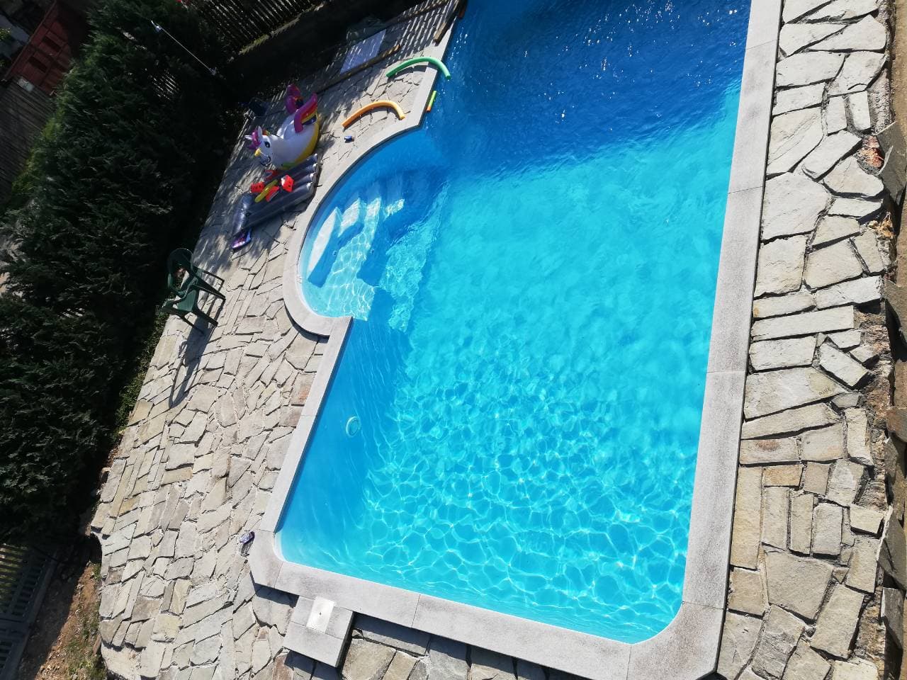 Poliesterski bazeni