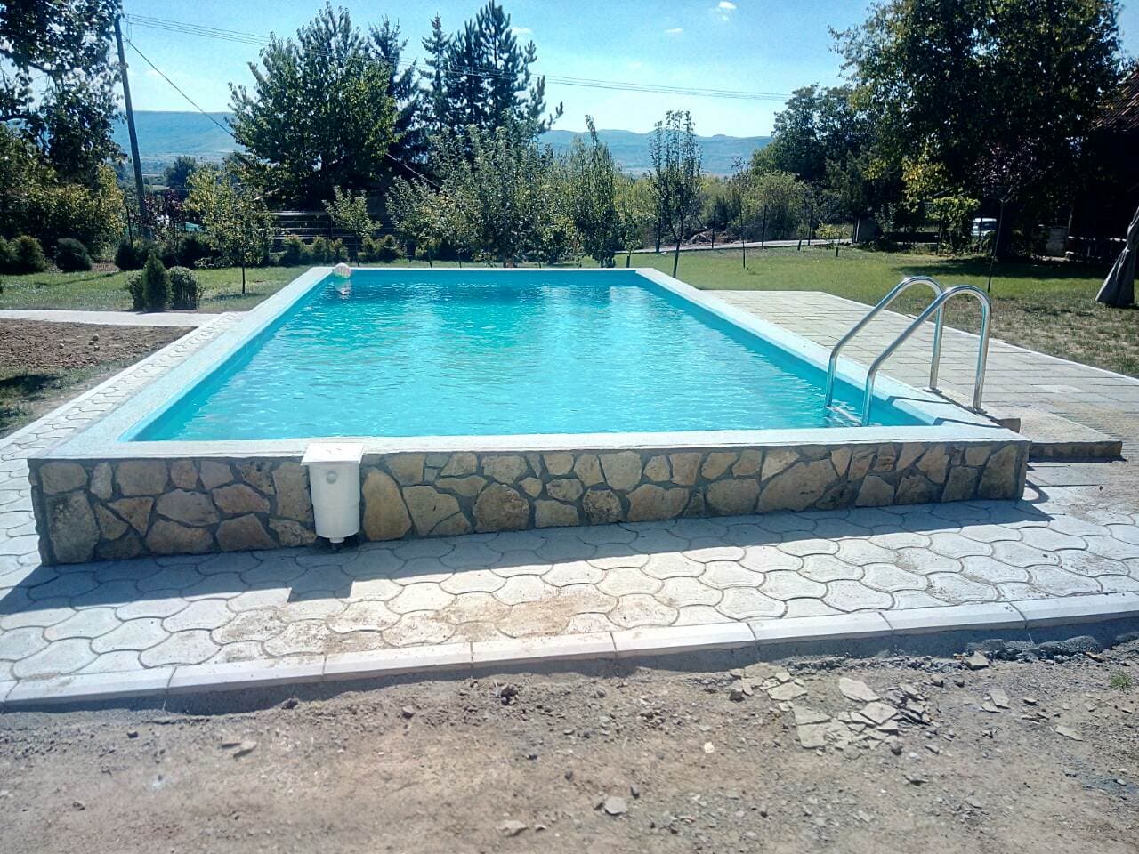 Poliesterski bazeni